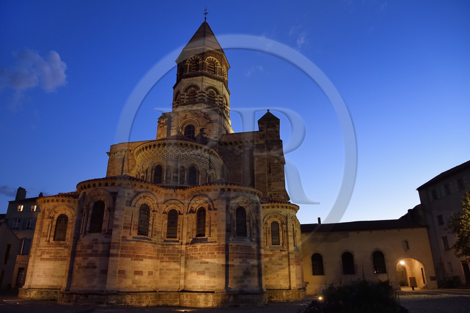 France, Haute-Loire (43), Brioude, la Basilique Saint-Julien de Brioude de style roman auvergnat, le chevet