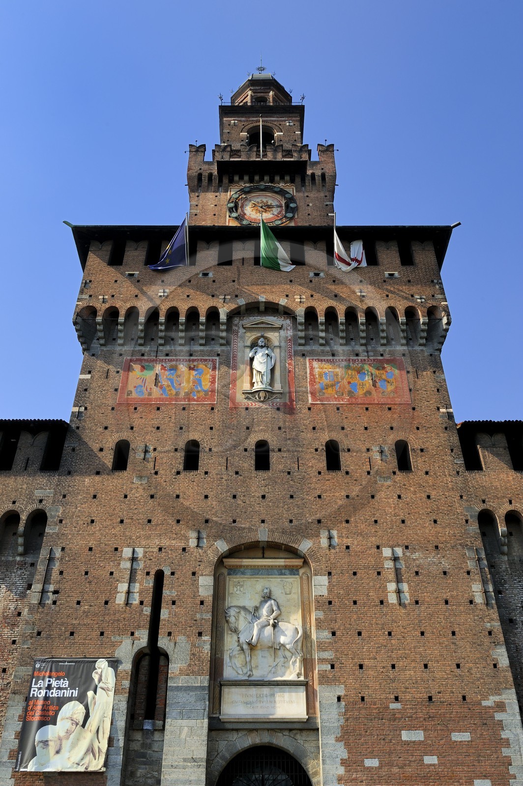Italy, Lombardy, Milan, Castello Sforzesco (Sforza Castle), built in the 15th century by Duke of Milan Francesco Sforza, Torre del Filarete, tower built by architect Antonio di Pietro Averlino (or Averulino) also known as Filarete