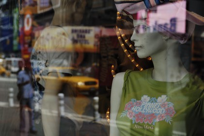 Etats-Unis, New York, Manhattan, Times Square, mannequin dans une virtrine