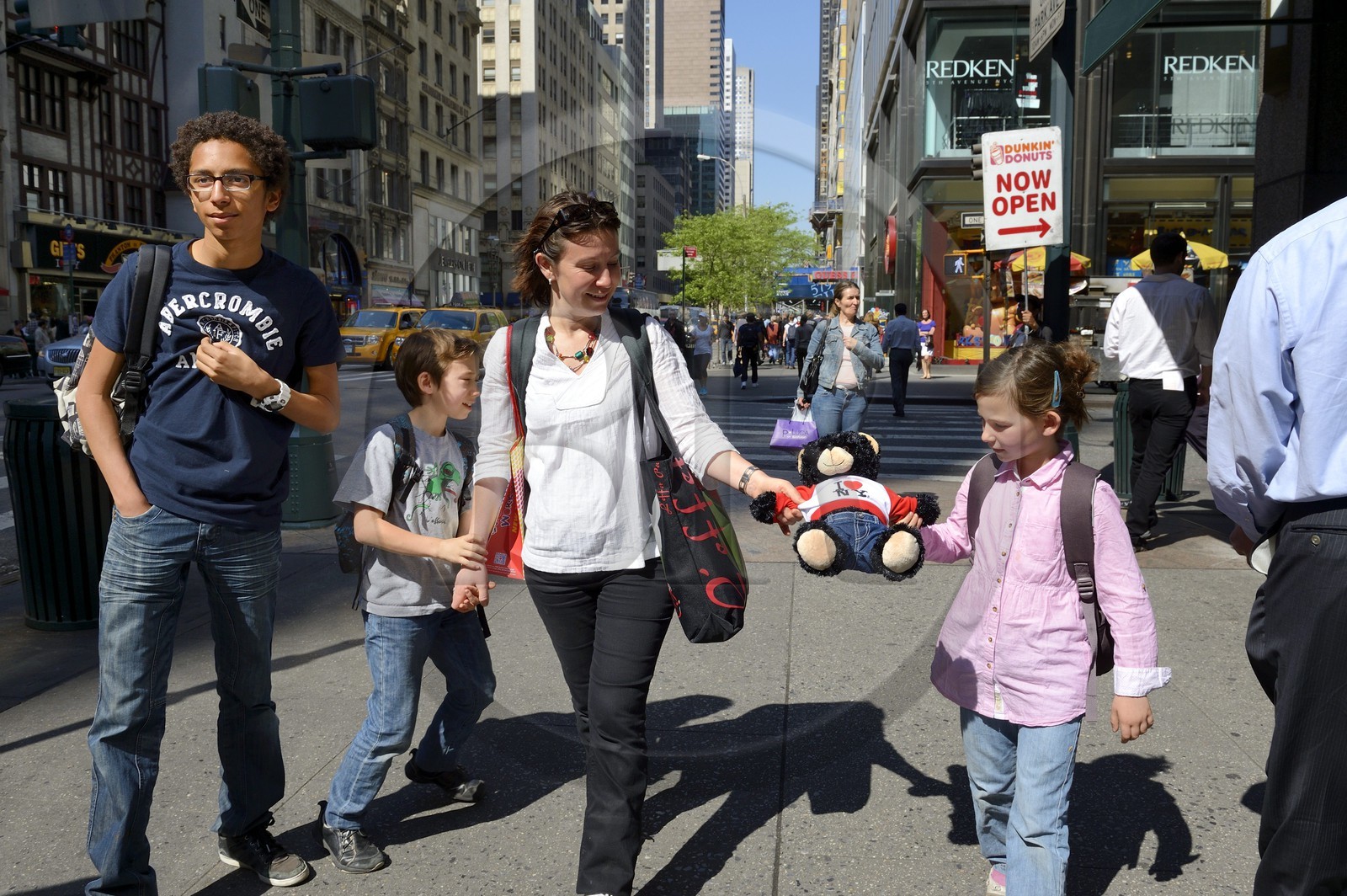 Etats-Unis, New York, Manhattan, Midtown, 5eme Avenue, le magasin Build-A-Bear, un atelier de jouets où les enfants peuvent personnaliser leurs ours en peluche avec un certificat de naissance, première sortie du nouveau né