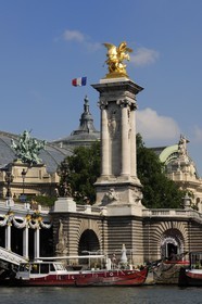 France, Paris (75), le Pont Alexandre III et le Grand Palais