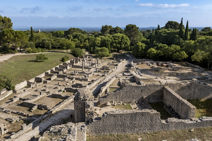 France, Bouches-du-Rhône (13), Parc Naturel Régional des Alpilles, Saint-Rémy-de-Provence, site archéologique de Glanum (vue aérienne)