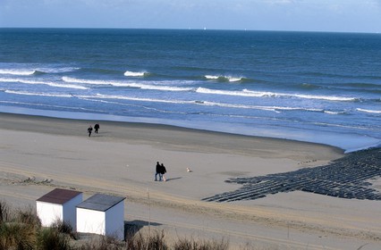 Belgium, West Flanders, the beach north of Ostend (Oostende)