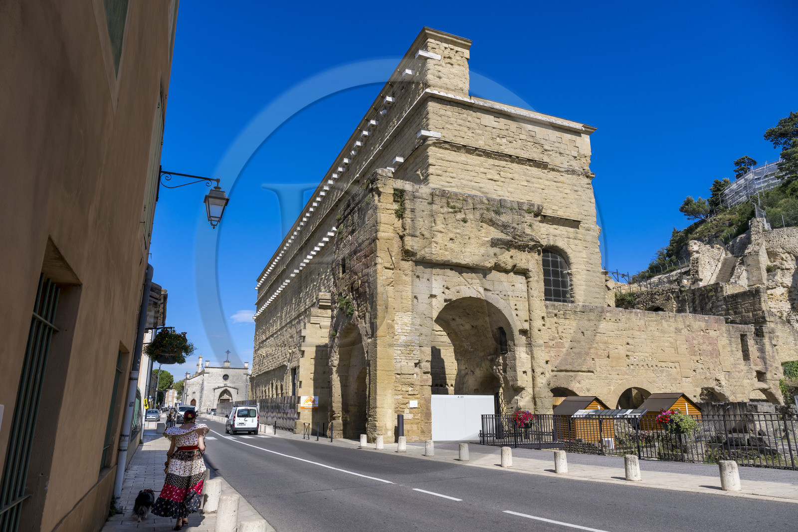 France, Vaucluse (84), Orange, le théatre antique classé Patrimoine Mondial de l'UNESCO, construit sous le règne d'Auguste au Ier siècle, le mur extérieur ou postcænum est long de 104 m et haut de 35 m