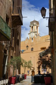 France, Haute-Corse (2B), Bastia, la Citadelle quartier de Terra-Nova, l'ancien palais des gouverneurs génois qui héberge le Musée d'Histoire de Bastia, entrée principale par l'ancien pont-levis sur la place du Donjon