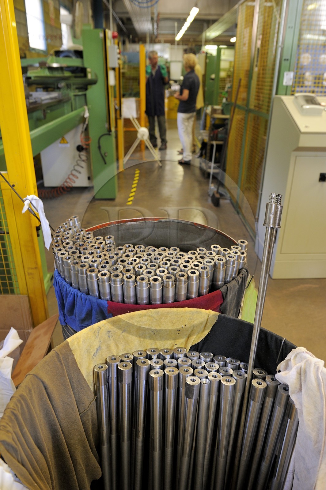 Italie, Lombardie, province de Brescia, Gardone Val Trompia, fabriquant d’armes historiques à chargement par la bouche Davide Pedersoli & C, vérification du canon