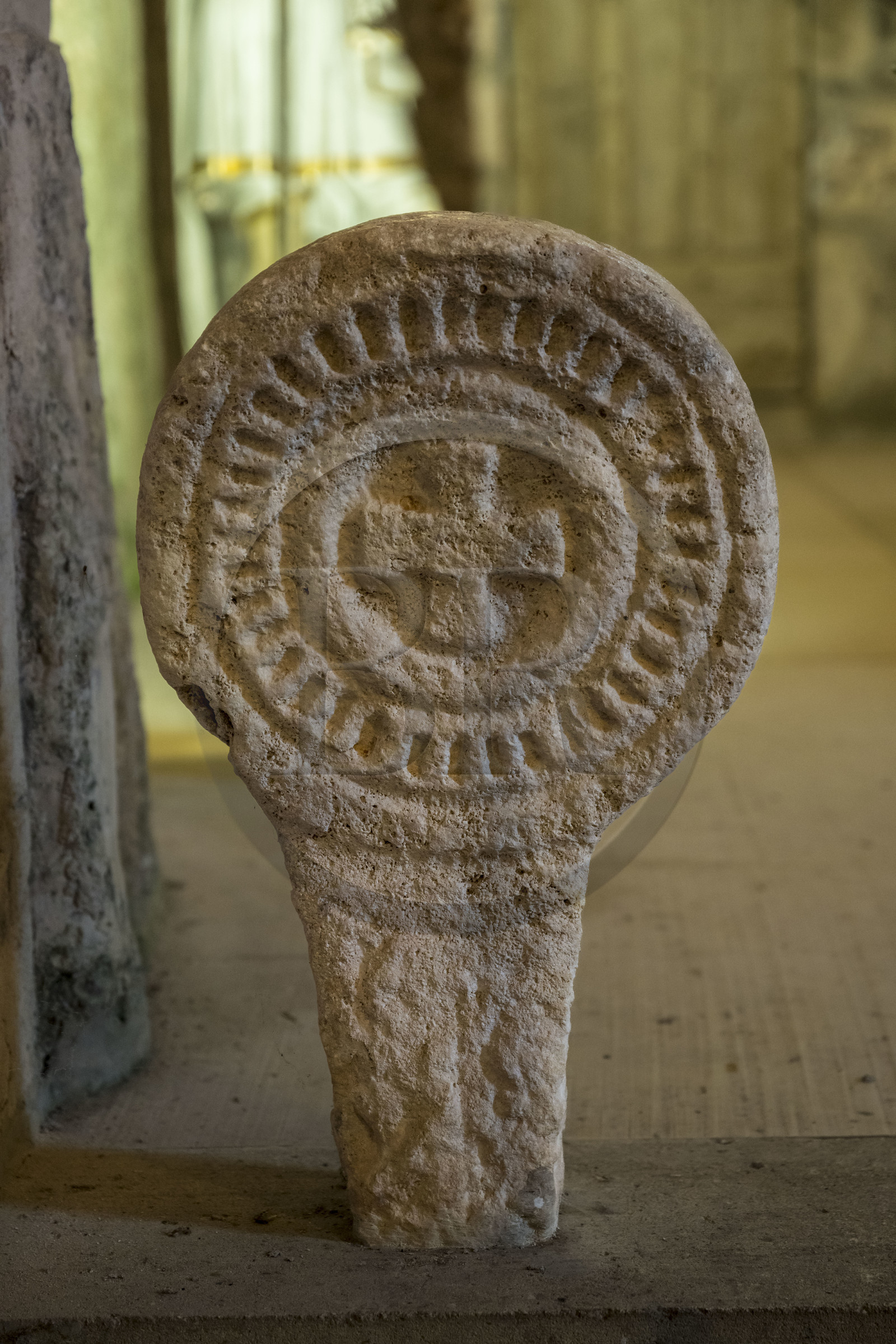 France, Aveyron (12), Causses et les Cévennes, paysage culturel de l'agro-pastoralisme méditerranéen, classés Patrimoine Mondial de l'UNESCO, La Couvertoirade, labellisé Les Plus Beaux Villages de France, village fortifié sur le plateau du Larzac, l'église Saint-Christol, pierre tombale discoïdale, croix stèle médiévale découvertes sur le Larzac