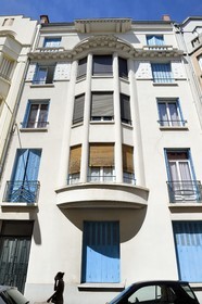 France, Allier (03), Vichy, Art Deco style buildings in rue Nicolas Larbaud