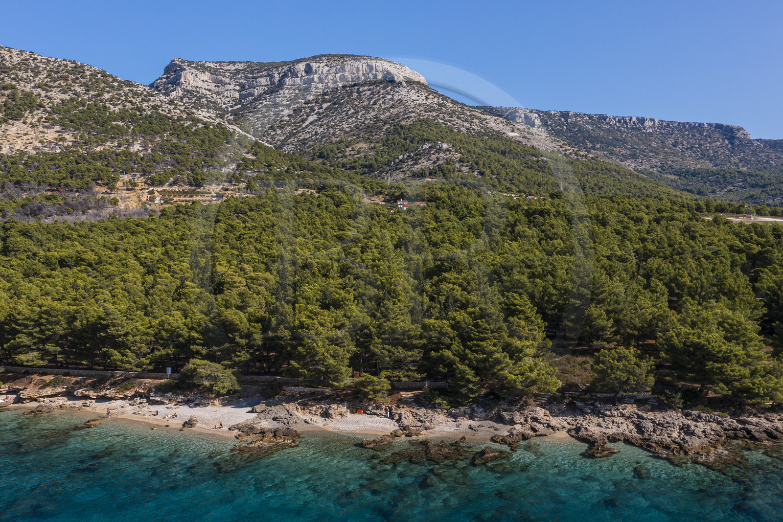 Croatie, Dalmatie, cote dalmate, Ile de Brac, Bol, la continuation de la plage de Zlatni Rat ou Corne d'or (vue aérienne)