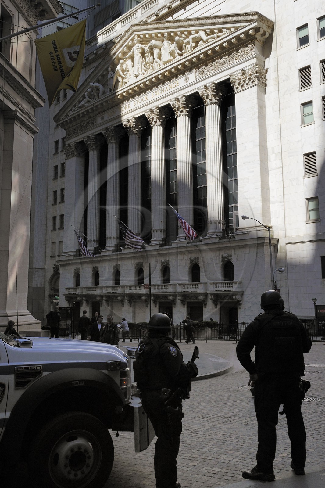 Etats Unis, New York, Manhattan, Financial District, Wall Street, le NY Stock Exchange, police devant la bourse