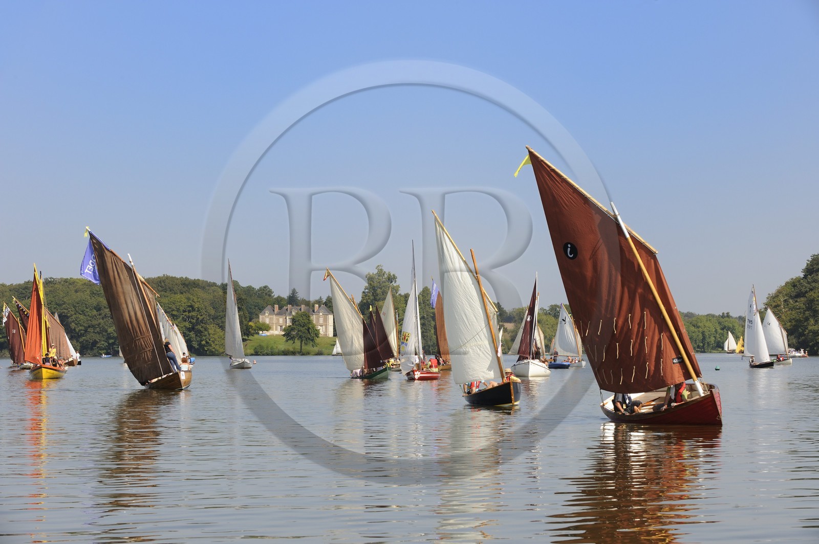 France, Loire-Atlantique (44), Nantes, Sucé-sur-Erdre, la rivière Erdre au niveau du château de Nay, rencontres de Yachting & Canotage de vieux gréments lors des RDV de l'Erdre