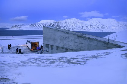 Norvège, Svalbard, Spitzberg, Longyearbyen, la Réserve mondiale de semences du Svalbard (banque de graines du Global Seed Vault) permet une sauvegarde de sécurité pour les collections existantes de banques de gènes, livraison des semences par NordGen