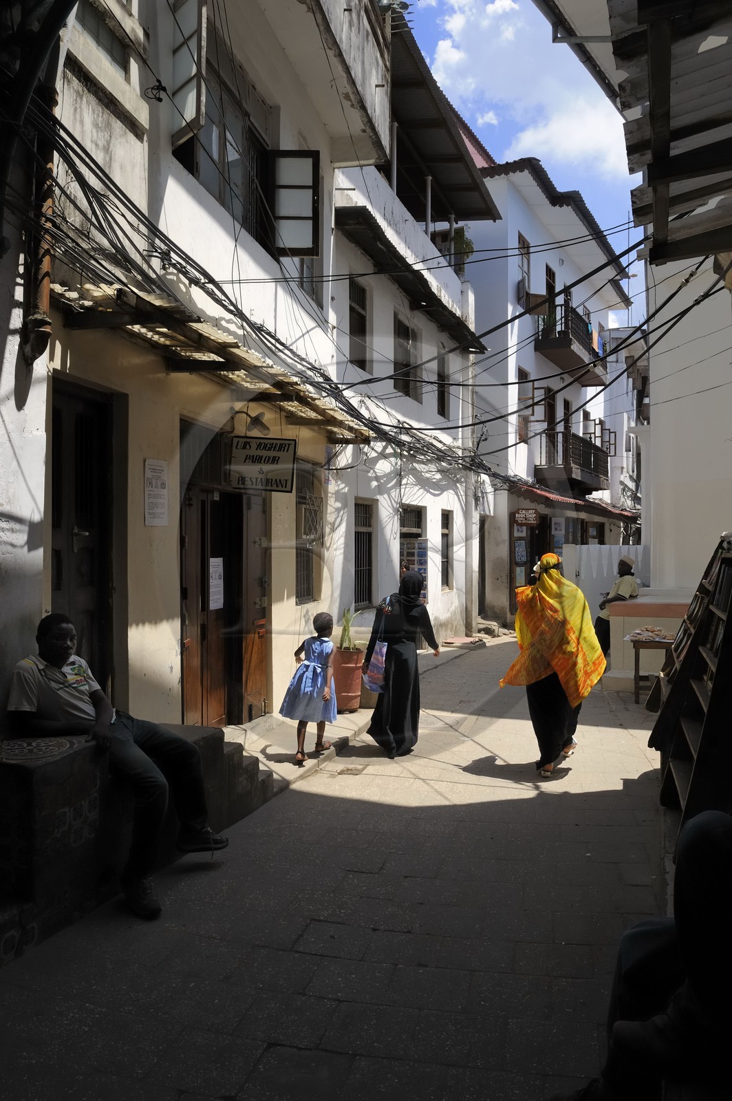 Tanzanie, archipel de Zanzibar, île de Unguja (Zanzibar), ville de Zanzibar, quartier Stone Town, classé Patrimoine Mondial de l' UNESCO, une ruelle de la vieille ville dans le quartier de Shangani