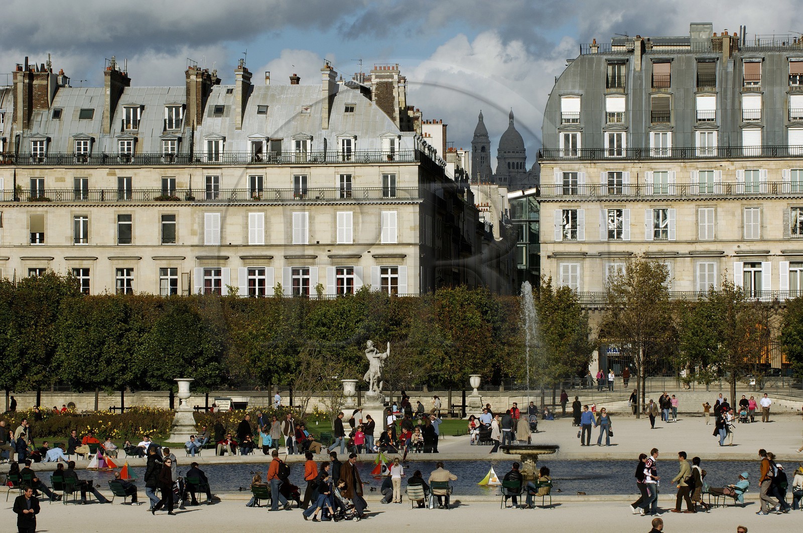 France, Paris (75), Jardin des Tuileries long