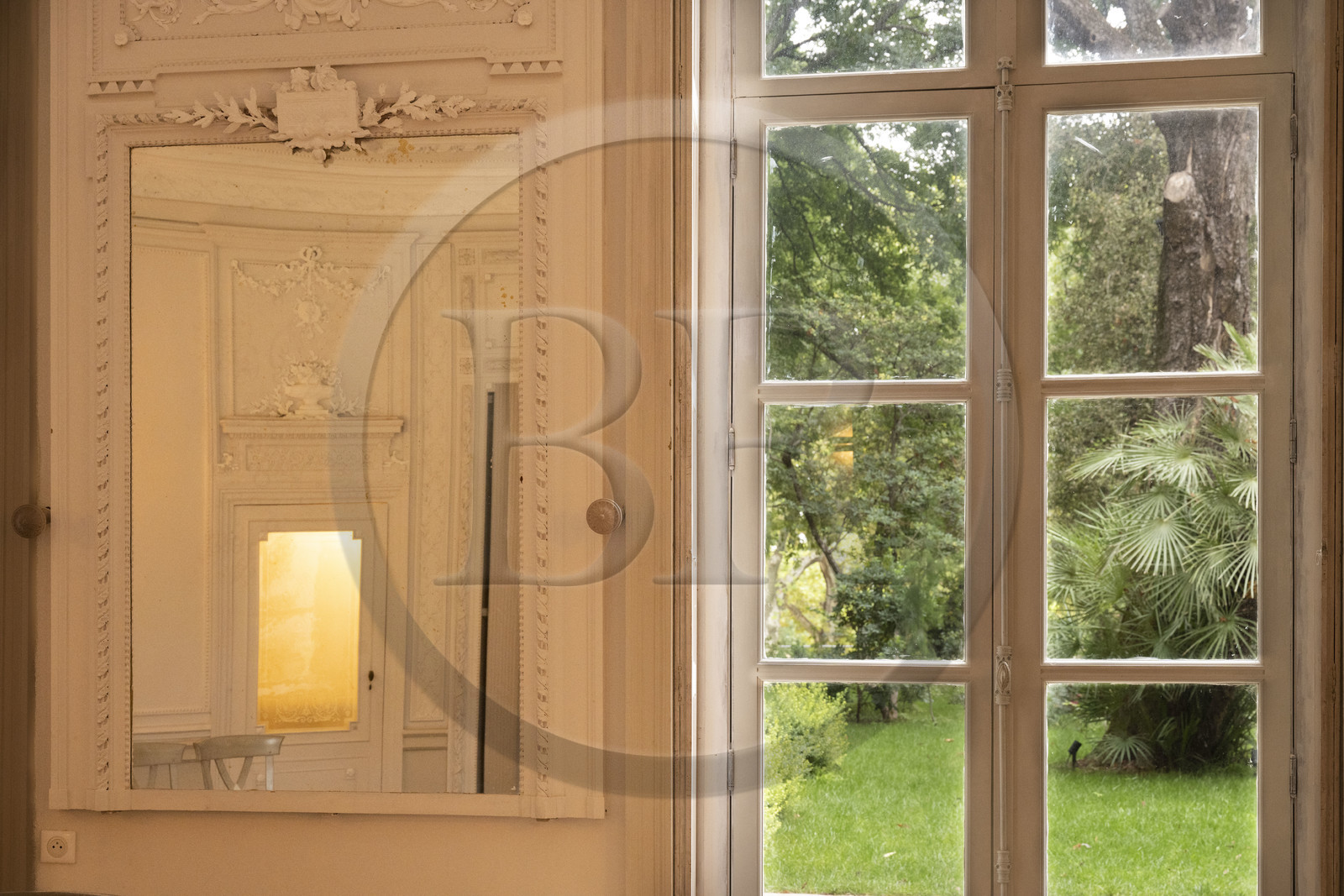 France, Hérault (34), Montpellier, centre historique appelé l’Ecusson, Hotel de Girard, hotel particulier du XVIIème siècle, gypserie, décoration d’intérieur moulée et sculptée en gypse