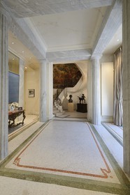 France, Alpes-Maritimes (06), Cannes, la villa La Californie où vécu Pablo Picasso, aujourd'hui renommé le Pavillon de Flore par Marina Picasso, le hall d'entrée