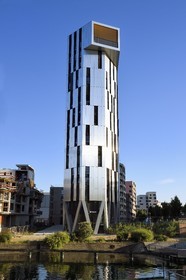 France, Bas-Rhin (67), Strasbourg, amenagement du port du Rhin et reconversion du mole du Bassin d'Austerlitz, écoquartier Danube, la tour Elithis