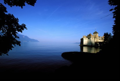 Suisse, région de Vaud, château de Chillon au bord du lac au sud de Montreux