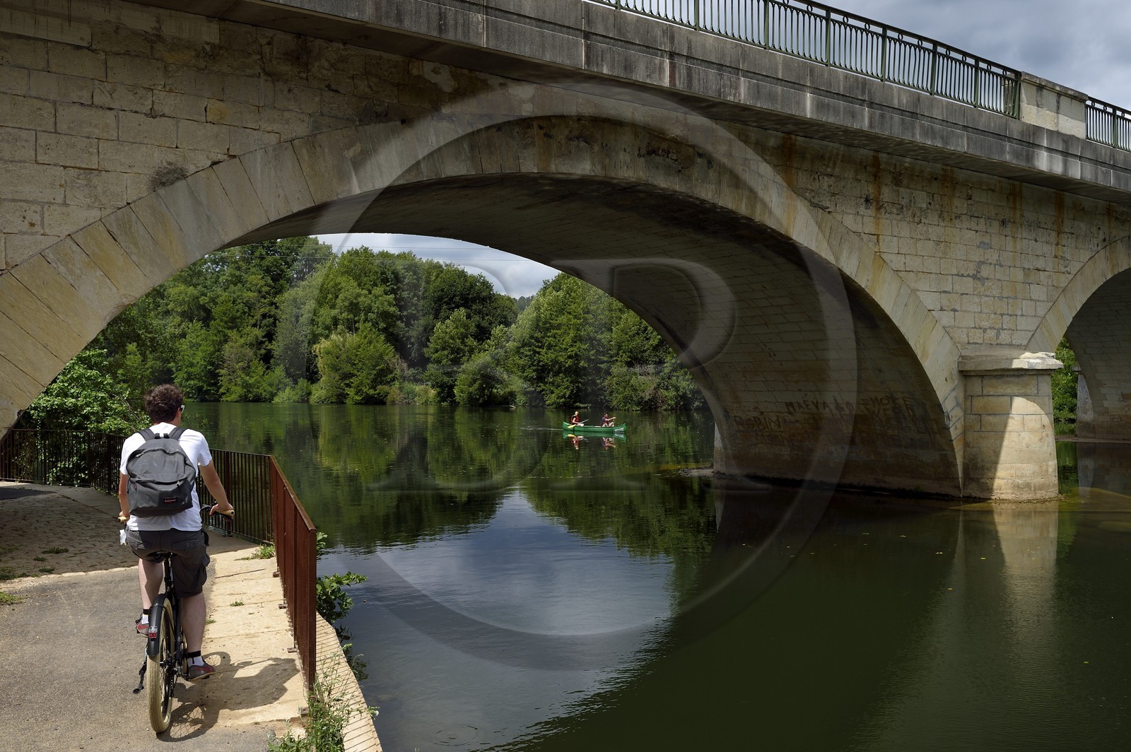 France, Dordogne, Perigord Blanc, Neuvic, the Greenway cycle route (Veloroute Voie verte) along the river Isle, passing under the bridge to the Vaureix