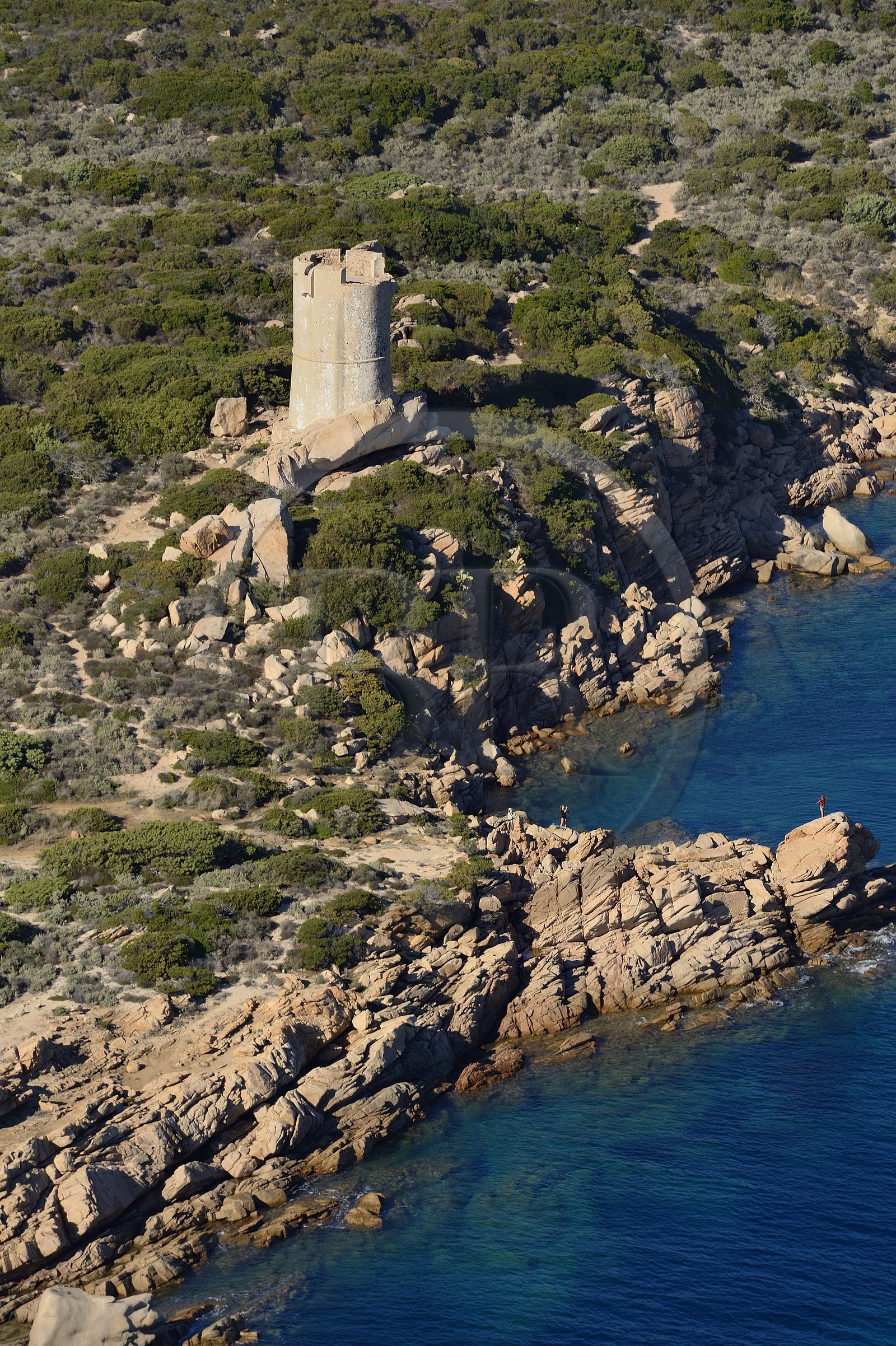 France, Corse-du-Sud (2A), Monacia-d'Aullène, tour genoise d'Olmeto (vue aérienne)