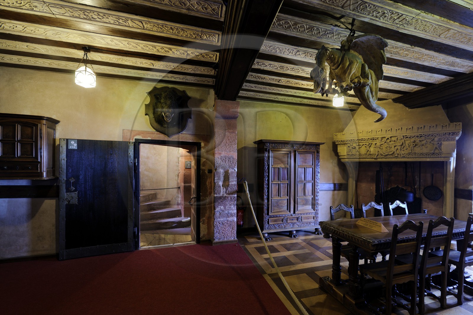 France, Bas-Rhin (67), le château du Haut-Koenigsbourg, la chambre Lorraine et son dragon du folklore messin Graouly