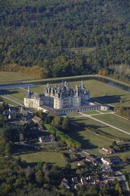 France, Loir et Cher (41), Vallée de la Loire classée Patrimoine Mondial de l' UNESCO, château de Chambord (vue aérienne)