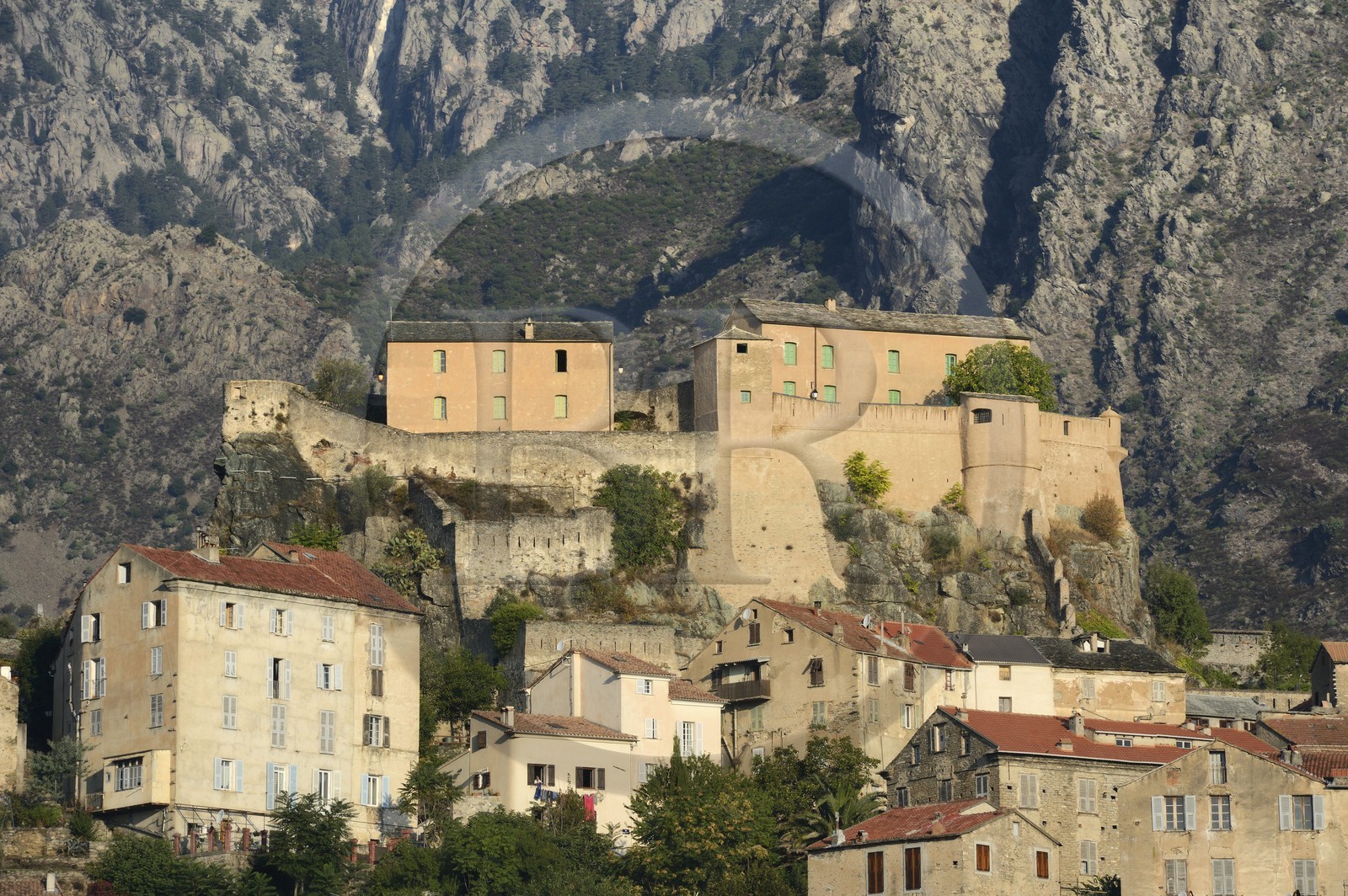 France, Haute-Corse (2B), Corte, la citadelle du XVe siècle domine la vieille ville