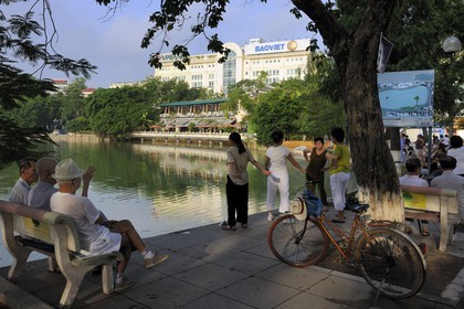 Vietnam, Hanoi, old town, Hoan Kiem Lake also called the small lake or Lake of the Restored Sword, early morning exercises