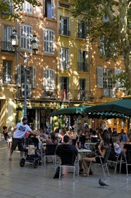 France, Bouches-du-Rhone, Aix-en-Provence, the Place de l'Hotel de ville, Cafe terrace