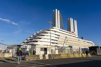 France, Loire-Atlantique (44), Saint-Nazaire, chantier du super-yacht de luxe Ritz-Carlton Luminara dans la forme Joubert