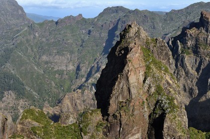 Portugal, Ile de Madère, randonnée sur le Vereda do Areeiro entre les monts Pico Ruivo (1862m) et Pico Arieiro (1817m)