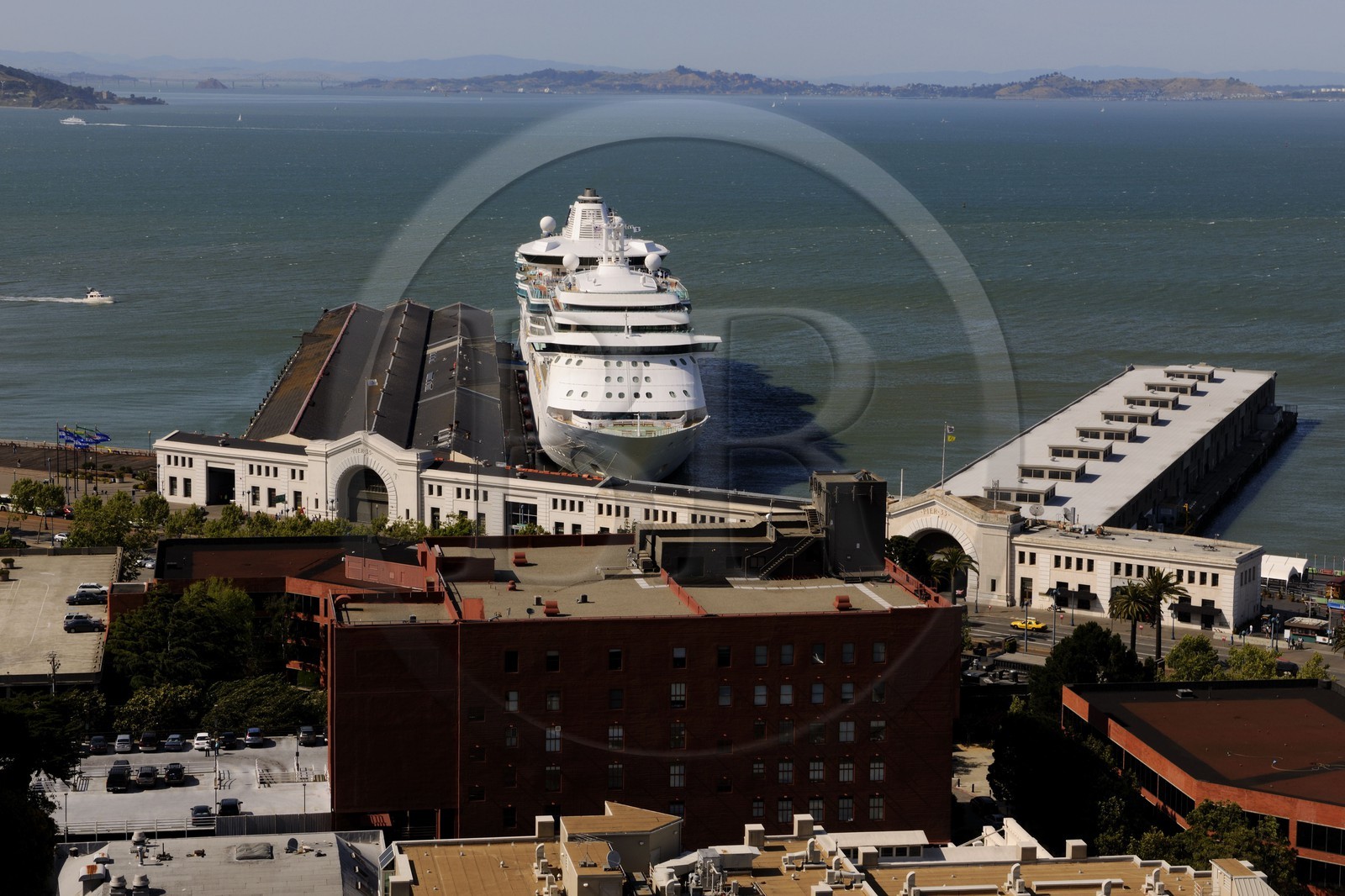 Etats-Unis, Californie, port de San Francisco, bateau de croisière à quai au Pier 35 sur Embarcadero et San Francisco Bay