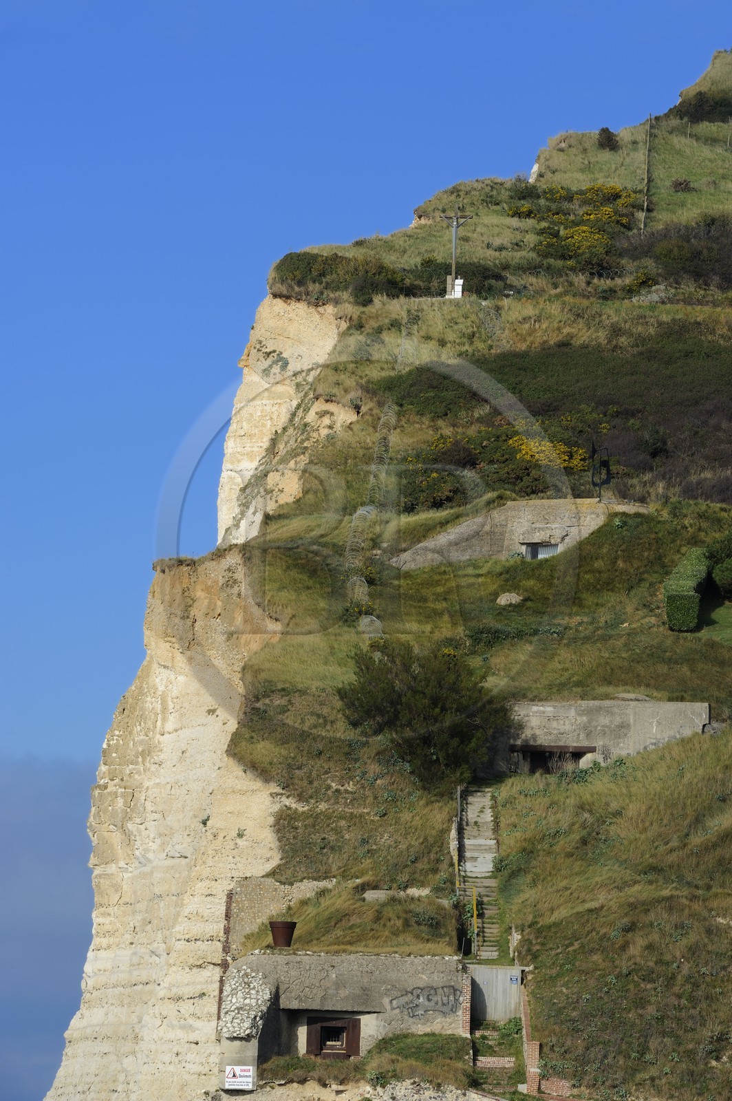 France, Seine-Maritime (76), Pays de Caux, Côte d'Albâtre, Fécamp, bunker du mur de l'Atlantique sur la falaise du cap Fagnet