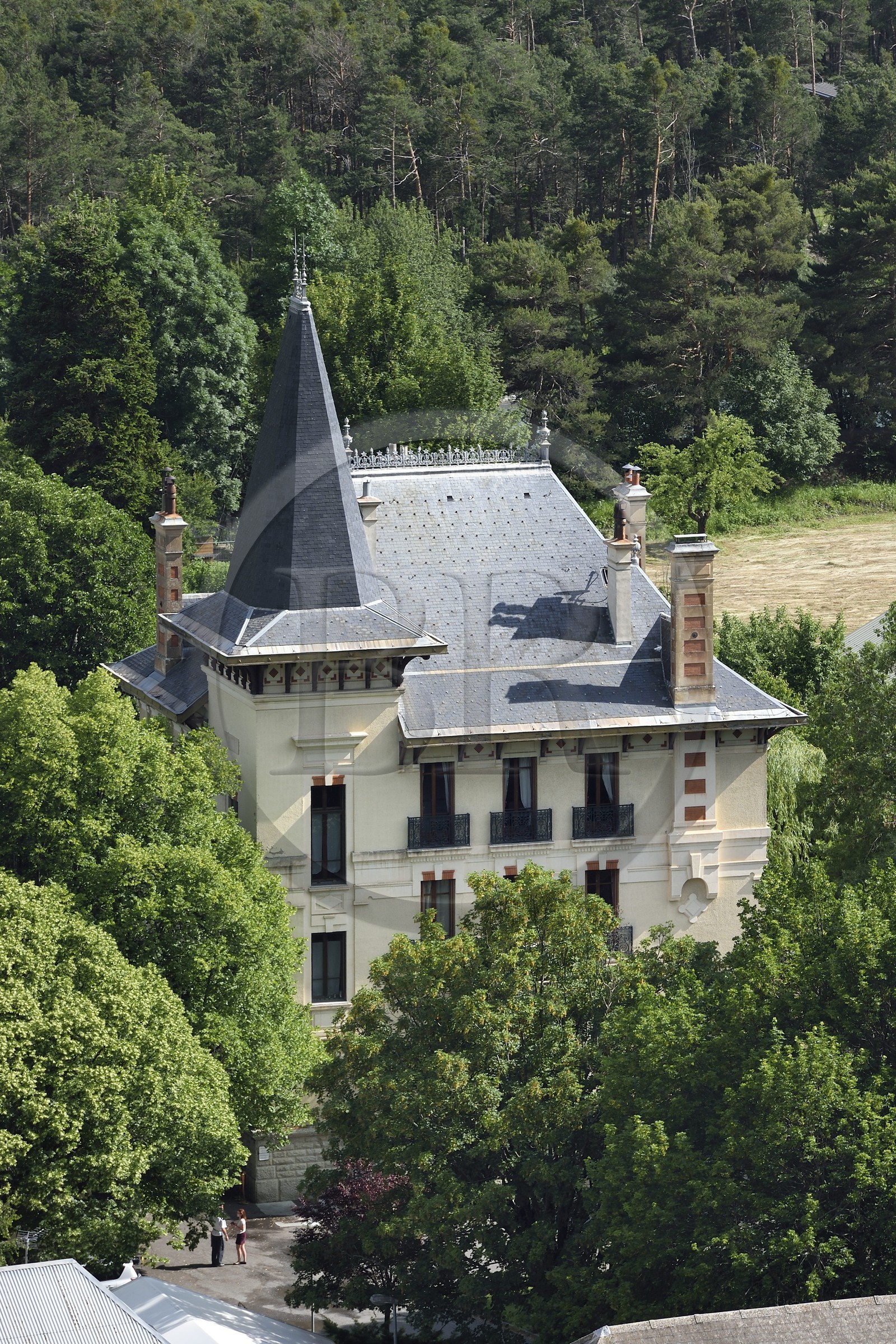 France, Alpes-de-Haute-Provence (04), vallée de l'Ubaye, Jausiers,  Villa mexicaine connue sous le nom de Villa Morelia édifiée par les tombe des quatre frères Audiffred, anciens négociants et propriétaires du magasin Al Puerto de Liverpool à Morelia au Mexique
