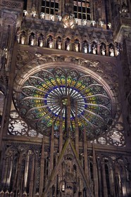 France, Bas-Rhin (67), Strasbourg, vieille ville classée au Patrimoine Mondial de l'UNESCO, la cathédrale Notre-Dame, la facade occidentale avec sa rosace