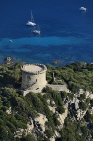 France, Corse-du-Sud (2A), sud de Propriano, Pointe de Campomo, la tour de Campomoro (vue aérienne)
