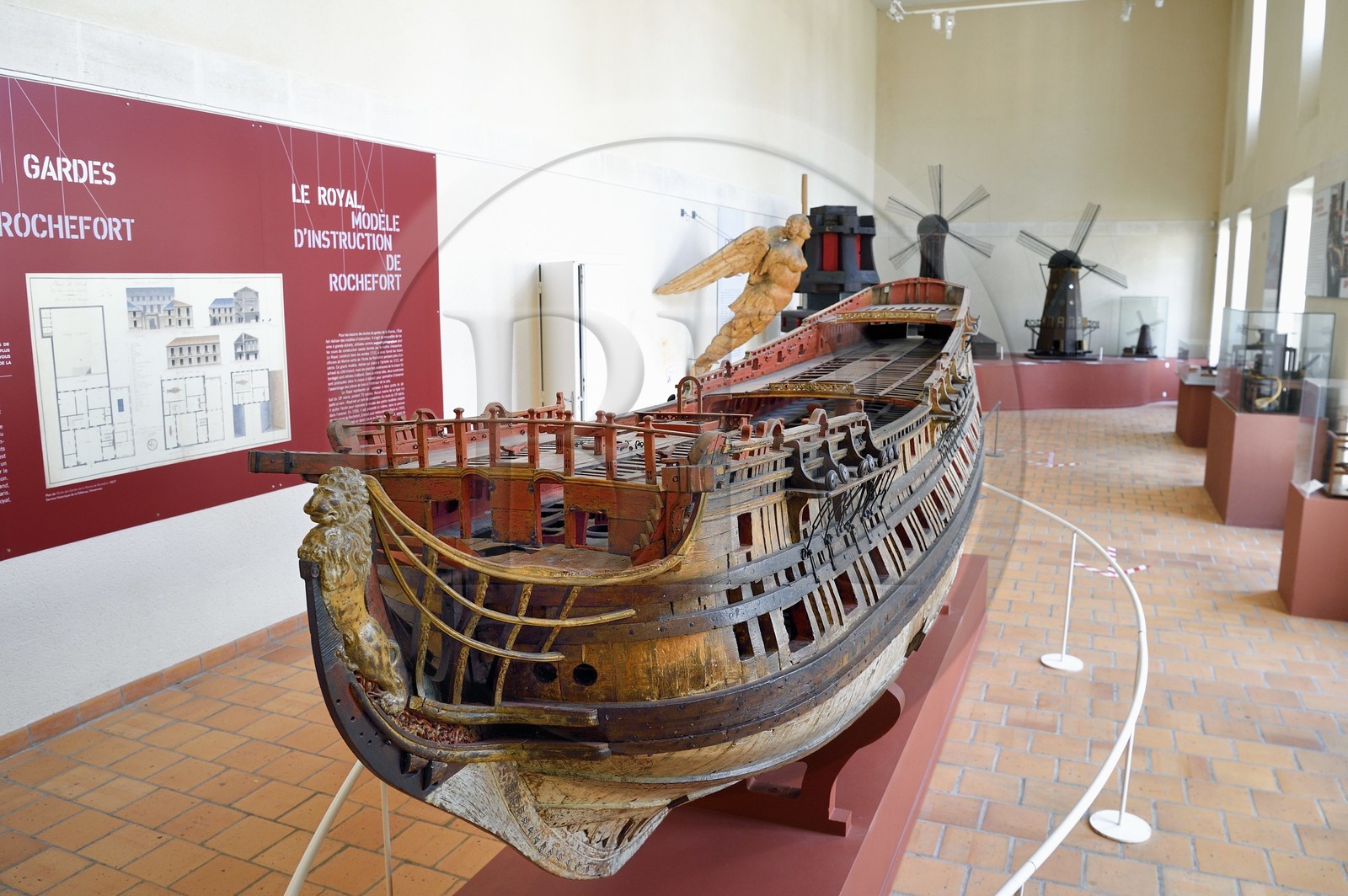 France, Charente-Maritime (17), Rochefort, Centre International de la mer dans l'ancien Arsenal maritime de Rochefort, le Musée national de la Marine, modéle de 1710-1720 au 1 12 du vaisseau à deux ponts Le Royal portant 70 canons