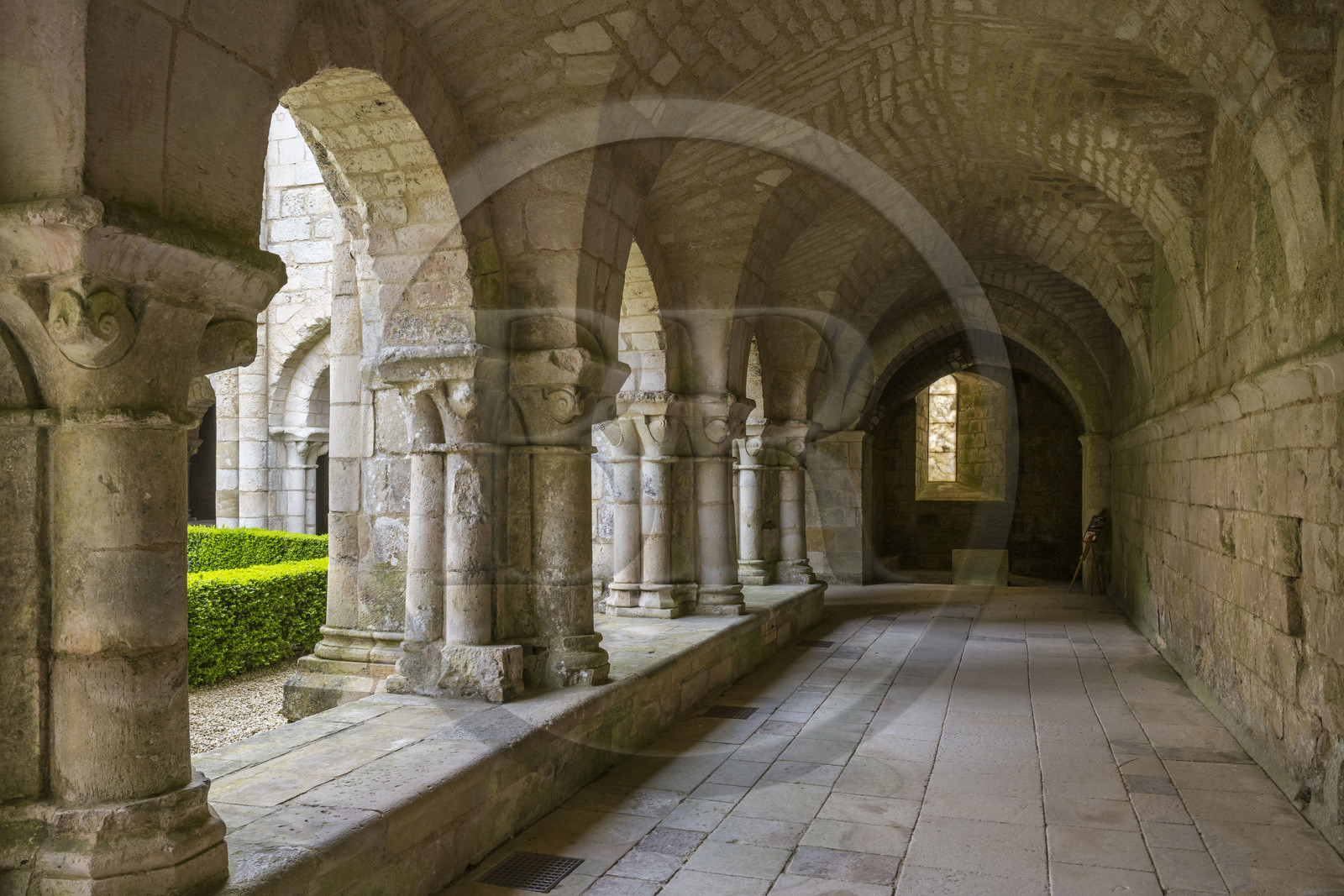 France, Vendee, Nieul sur l'Autise, Saint-Vincent royal abbey founded in 1069, houses the tomb of Aénor de Châtelleraut, mother of Alienor of Aquitaine, the cloister