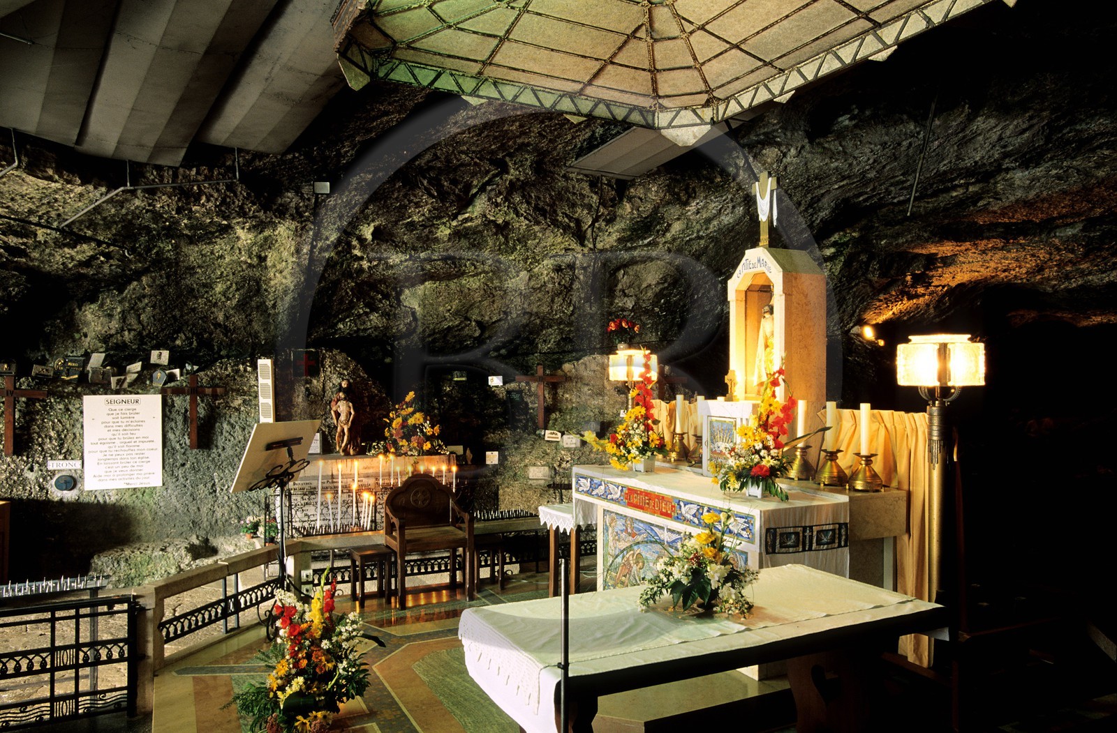 France, Doubs (25), vers Morteau, défilé d'entre roches, chapelle troglodytique de Remonot