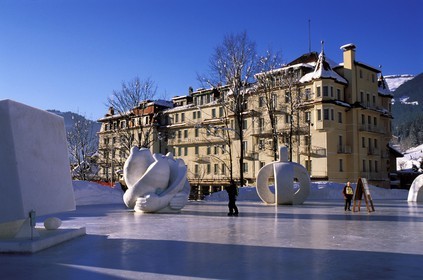 Suisse, région de Bern (Oberland Bernois), région de la Jungfrau, sculptures sur glace devant l' Hôtel Régina