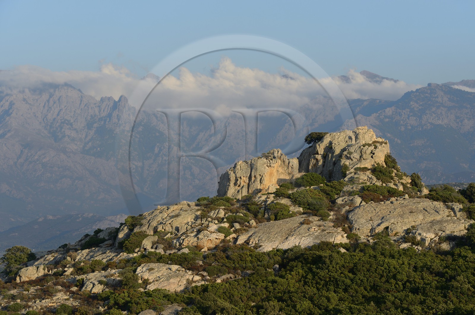 France, Haute-Corse (2B), les montagnes autour de Calvi depuis la chapelle Notre-Dame de la Serra