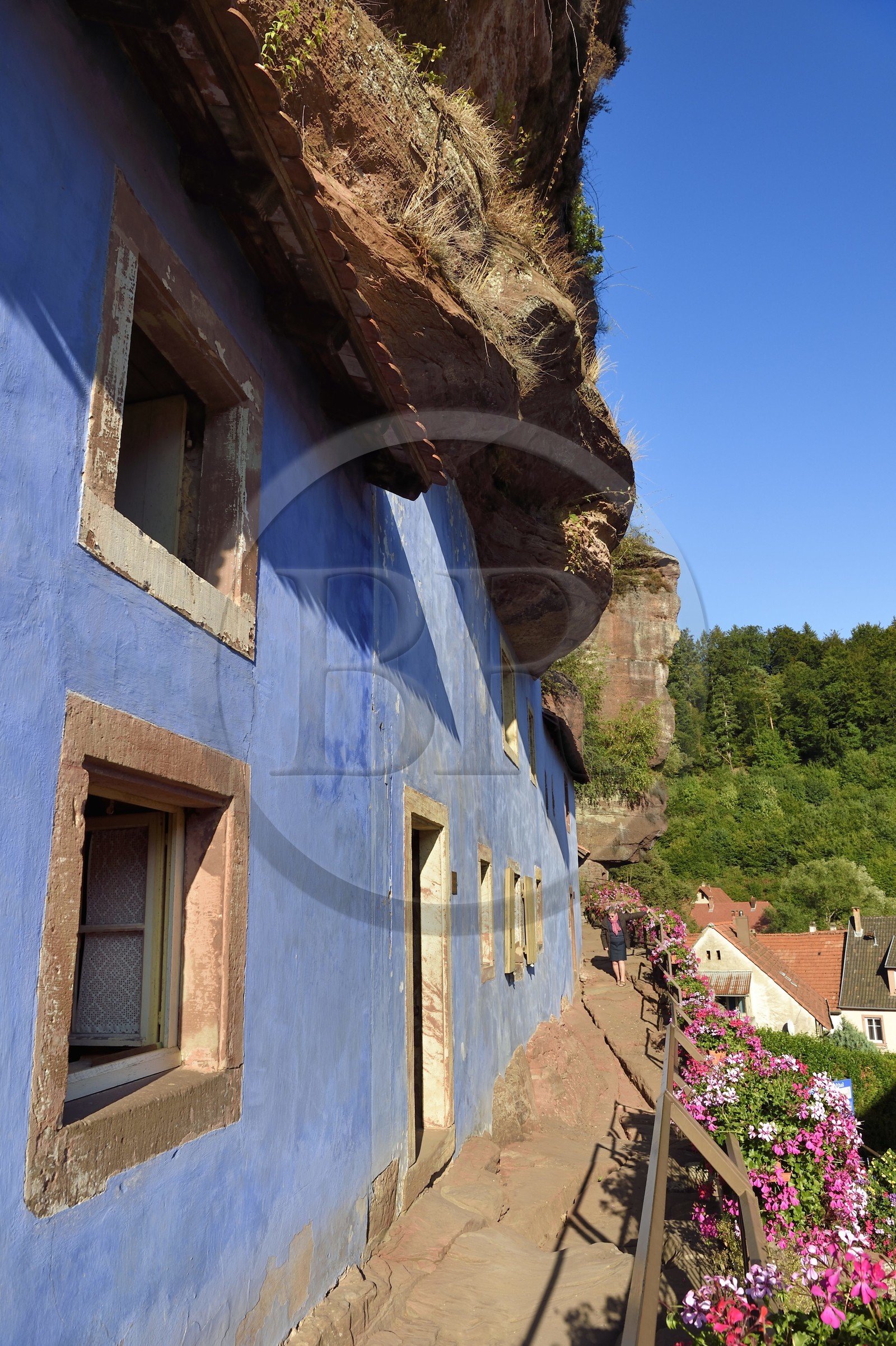 France, Bas-Rhin (67), Parc Naturel régional des Vosges du Nord, Eschbourg, Maisons des Rochers de Graufthal, habitations semi-troglodytiques du XVIIIe siècle et habitées jusqu'en 1958