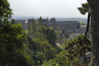 France, Manche (50), Avranches, lycée N.D. de la Providence et le Mont Saint-Michel