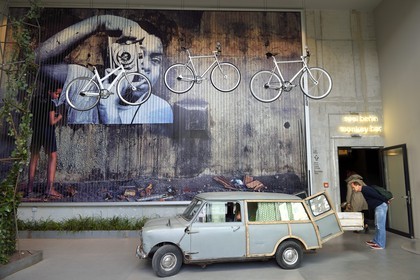 Allemagne, Berlin, quartier Tiergarten, 25 hours hotel, Neni Berlin restaurant et monkey bar dans l'immeuble Bikini