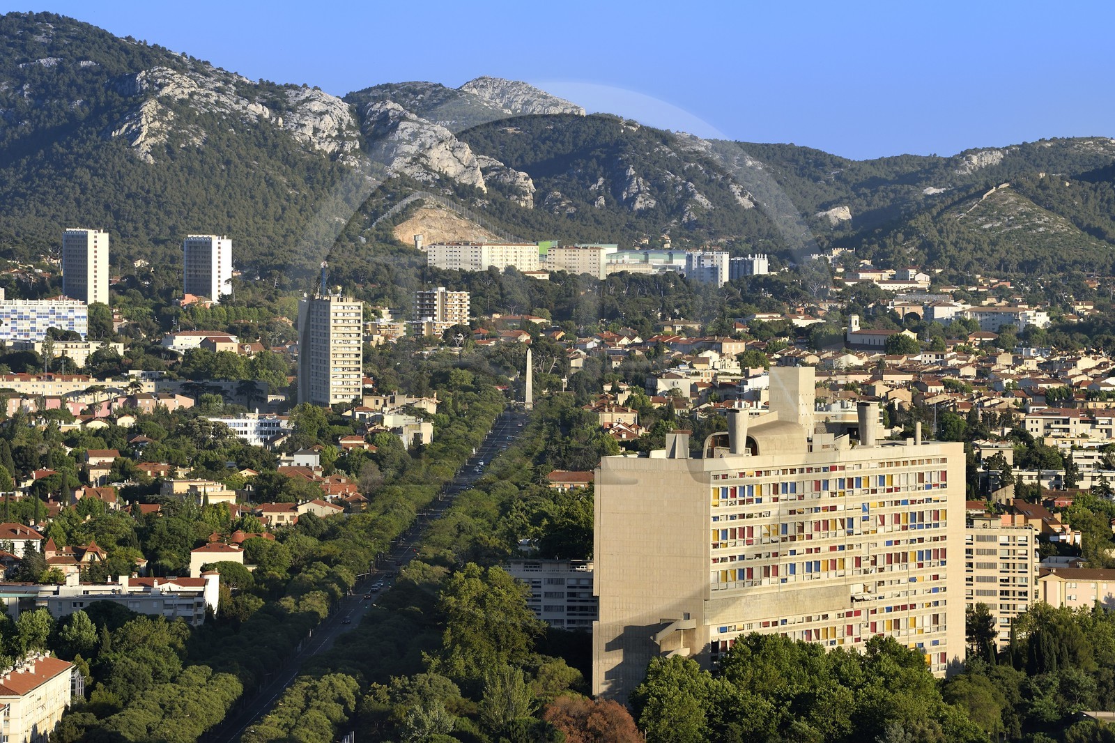 France, Bouches-du-Rhône (13), Marseille, oeuvre architecturale de Le Corbusier, classée Patrimoine Mondial de l'UNESCO, la Cité Radieuse par l'architecte Le Corbusier bordant le boulevard Michelet dans le 8e arrondissement