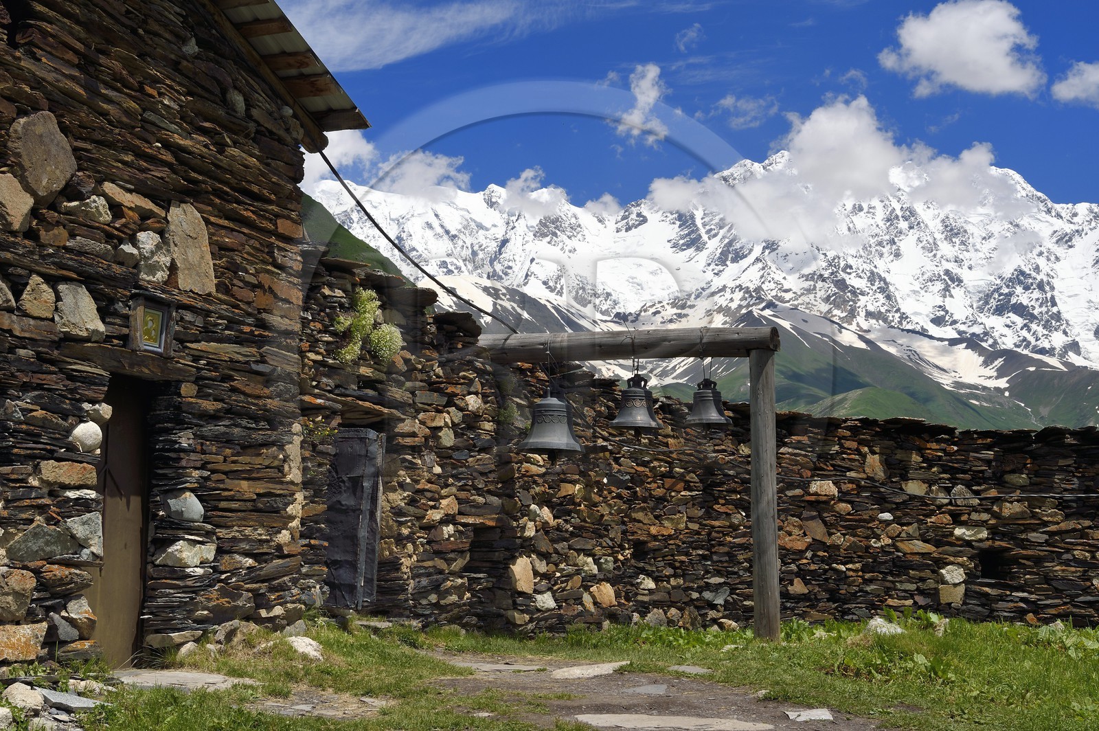 Georgia, Upper Svaneti (Zemo Svaneti), village of Ushguli, listed as World heritage by UNESCO, Lamaria St. Mary's church of Ushguli from the 12th century and Mount Chkhara (highest peak in Georgia with 5,193 m) in the background