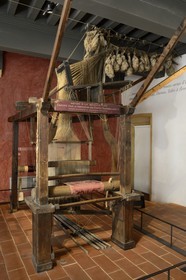 France, Rhône (69), Lyon, site historique classé Patrimoine Mondial de l'UNESCO, Vieux Lyon, musées Gadagne, Musée d'histoire de la ville de Lyon, métier à tisser la soie dit métier à la grande tire