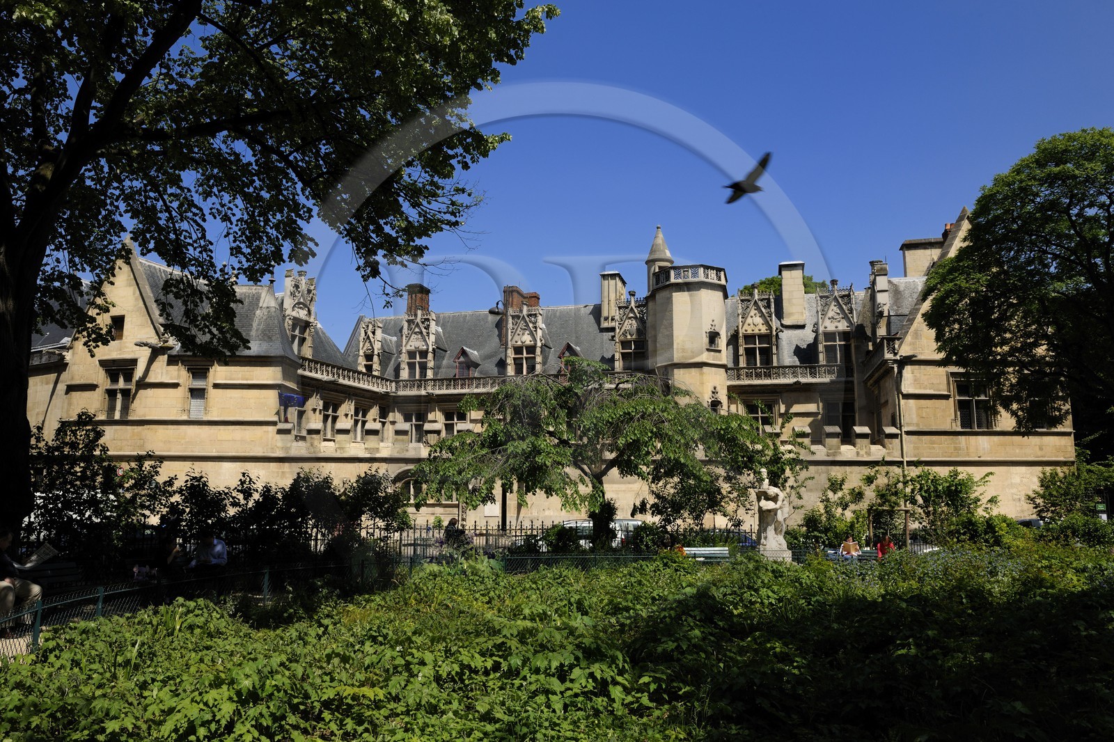 France, Paris (75), musée du Moyen-Age, ancien hôtel de Cluny depuis le square de la rue des Ecoles