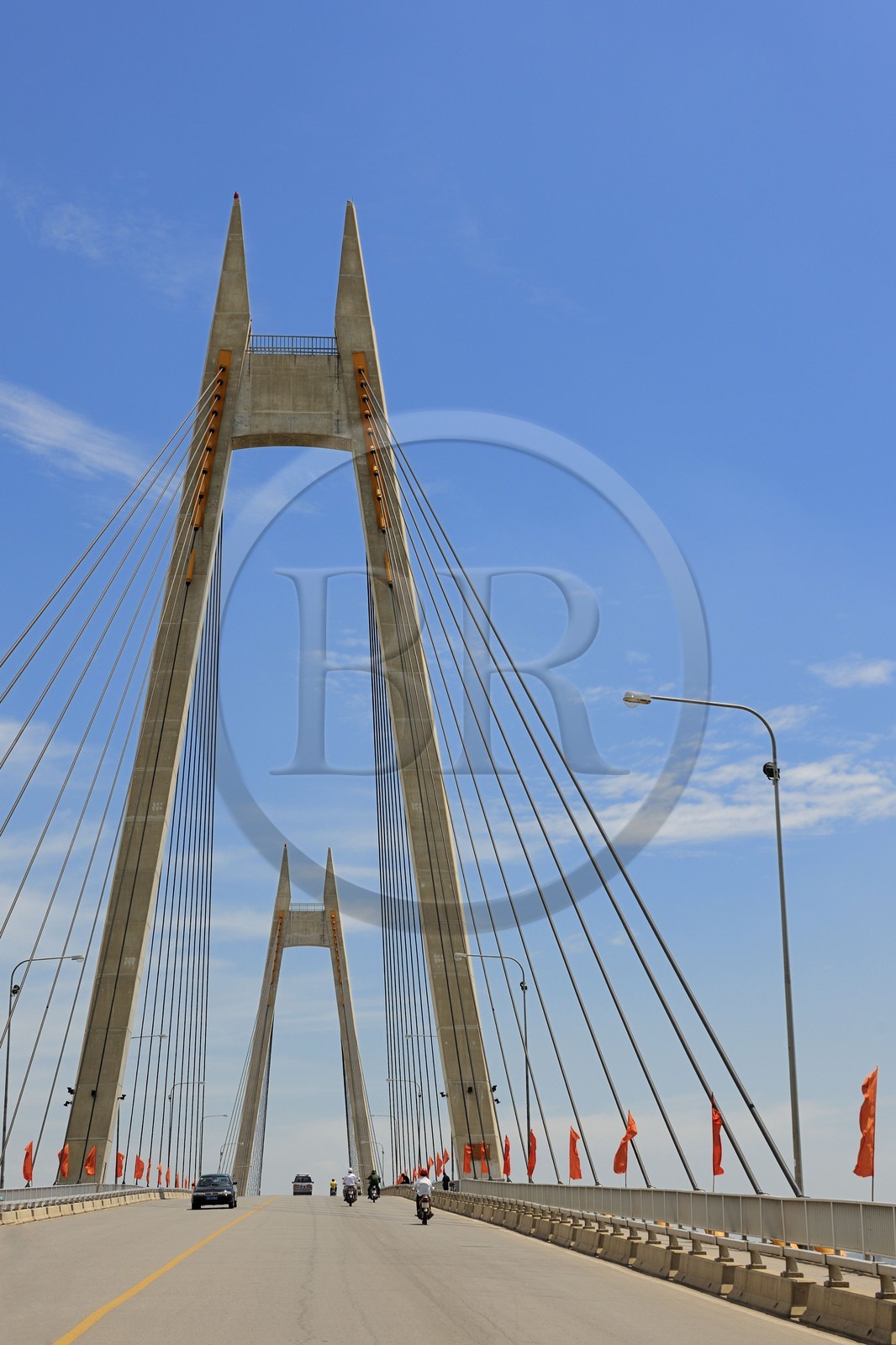 Vietnam, Haiphong, le nouveau pont suspendu à l'entrée de la ville