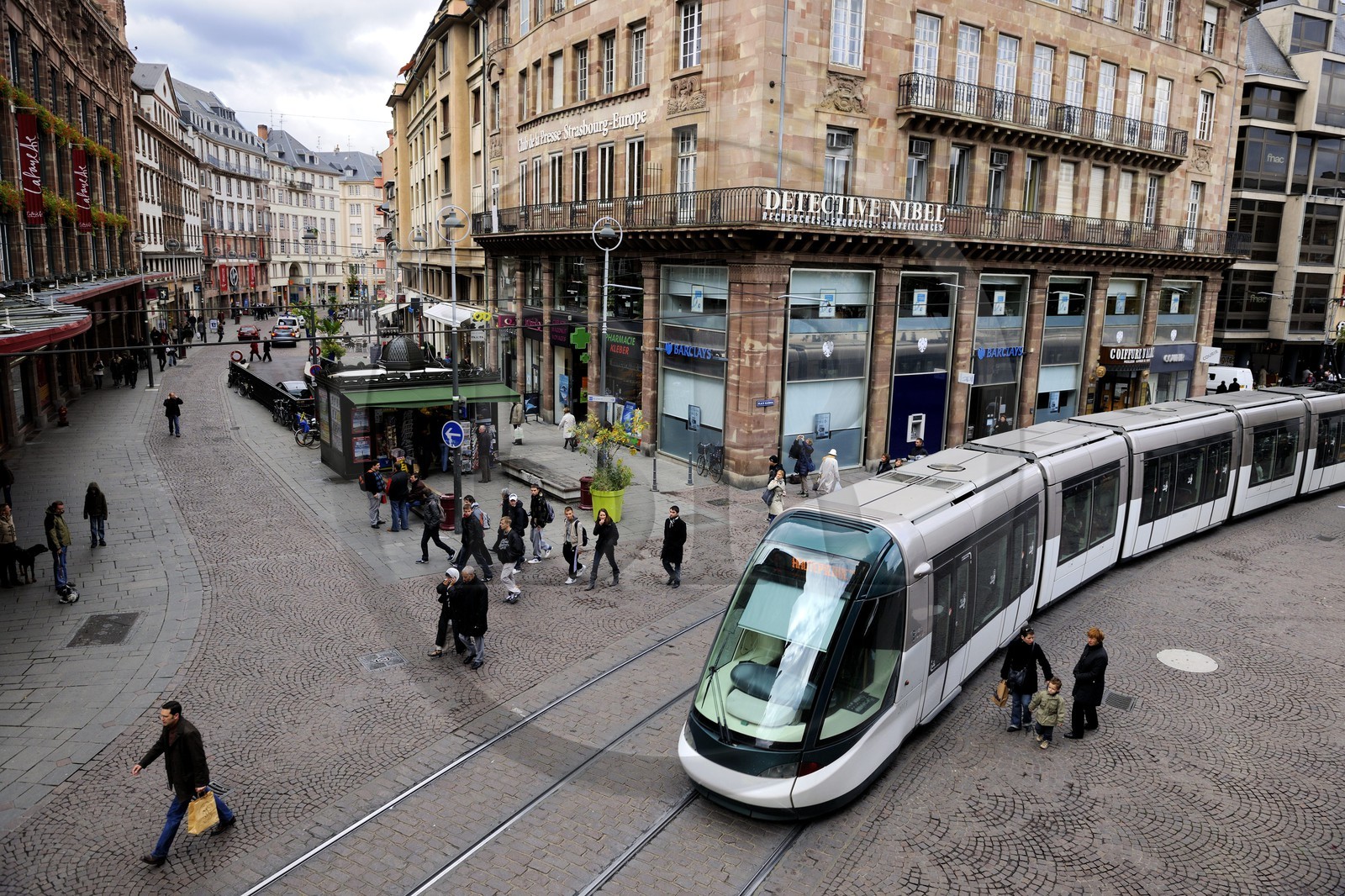 France, Bas-Rhin (67), Strasbourg, tramway dans la rue des Francs Bourgeois